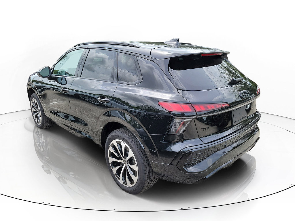 New 2026 Audi Q3 quattro 2.0T AWD/4WD image 3