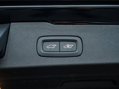 Used 2023 Volvo V60 B5 Cross Country Plus image 11