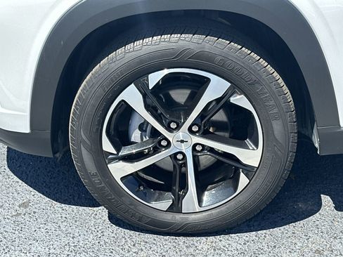 Certified 2025 Chevrolet Trax RS FWD image 13