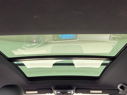 Used 2024 Volkswagen Atlas Cross Sport SE w/ Panoramic Sunroof Package FWD image 22