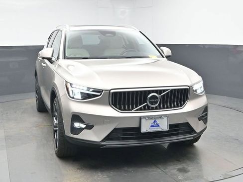 Used 2023 Volvo XC40 B5 Plus w/ Driver Assist Package image 2