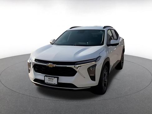 Used 2025 Chevrolet Trax LT w/ LT Convenience Package image 7