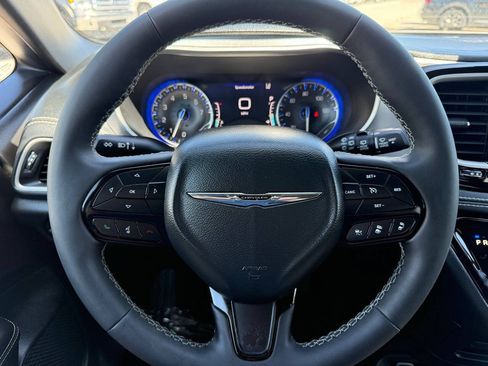 Used 2024 Chrysler Pacifica Touring FWD image 33