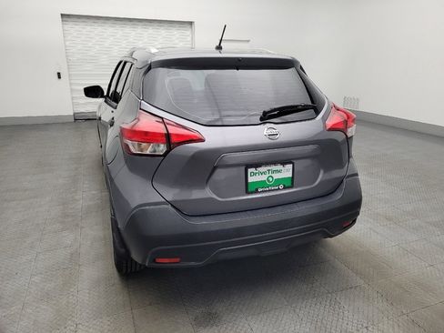 Used 2018 Nissan Kicks S image 6