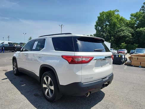 Used 2021 Chevrolet Traverse LT w/ LT Premium Package FWD image 3