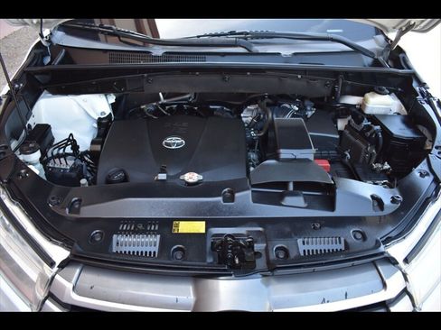 Used 2018 Toyota Highlander LE FWD image 43