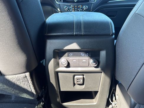 Used 2023 Chevrolet Traverse LT w/ Rear Camera Mirror Package AWD/4WD image 42