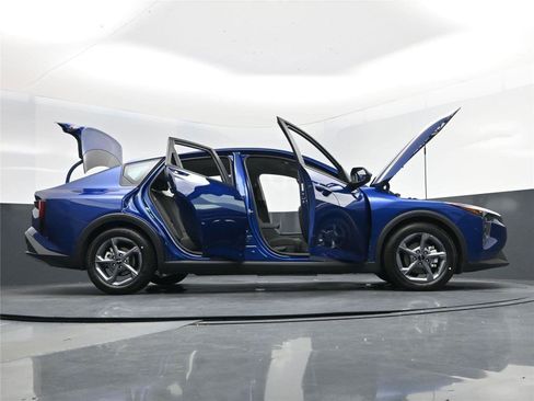 New 2025 Kia K4 LXS image 21