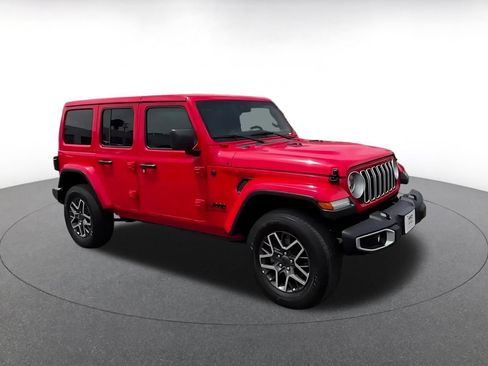 Used 2025 Jeep Wrangler Unlimited Sahara AWD/4WD image 2
