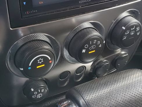 Used 2009 HUMMER H3 AWD/4WD image 16