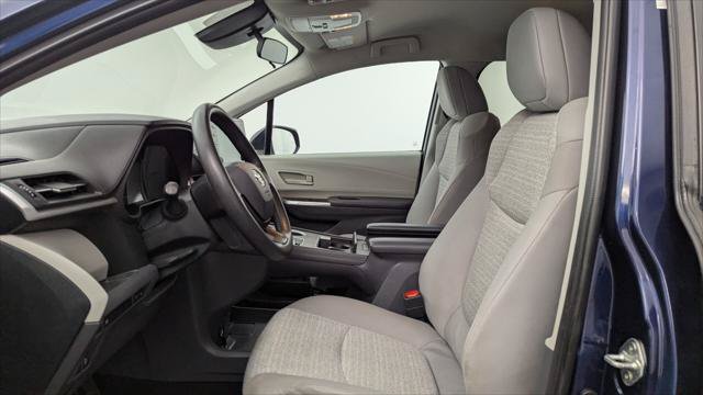 Used 2023 Toyota Sienna LE FWD image 14