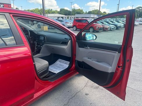 Used 2020 Hyundai Elantra SEL FWD image 9