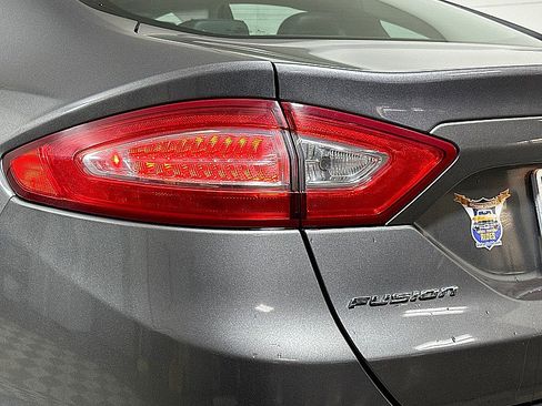 Used 2013 Ford Fusion SE image 32