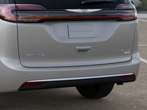New 2026 Chrysler Pacifica Limited AWD/4WD image 13