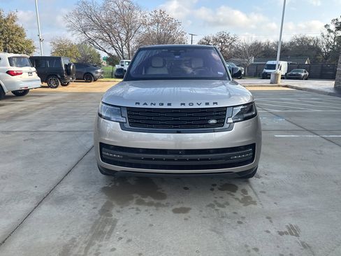 Used 2023 Land Rover Range Rover SE image 2