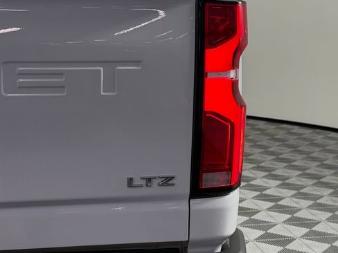 Used 2025 Chevrolet Silverado 2500 LTZ AWD/4WD image 17
