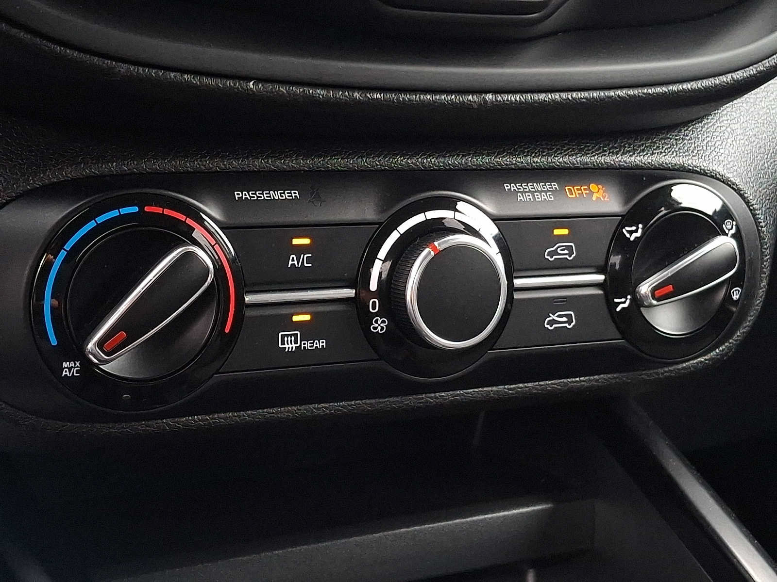 Used 2023 Kia Soul LX w/ LX Technology Package FWD image 15