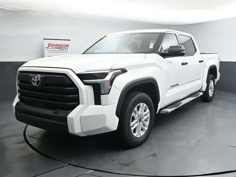 Used 2023 Toyota Tundra SR5 w/ SR5 Convenience Package AWD/4WD image 4
