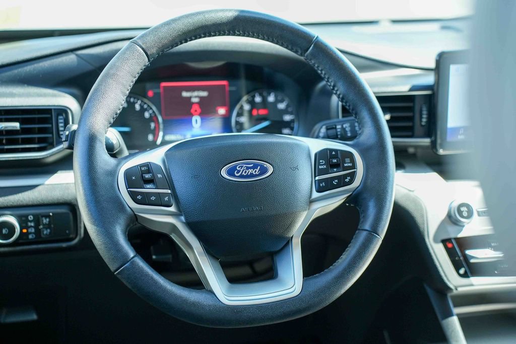 Used 2024 Ford Explorer XLT w/ Equipment Group 202A AWD/4WD image 25