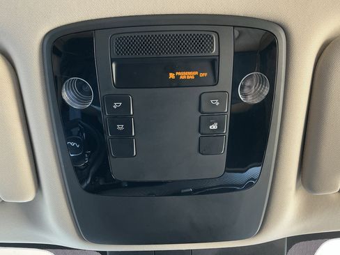 Used 2022 Kia Carnival LX image 17