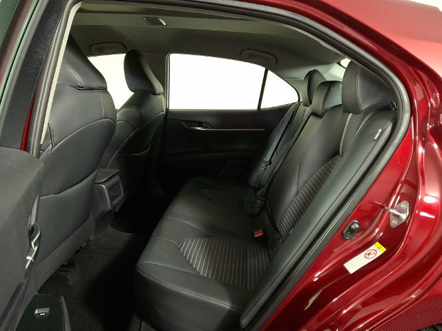 Used 2018 Toyota Camry SE FWD image 13