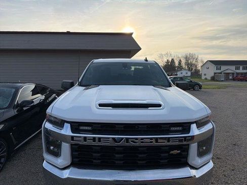 Used 2022 Chevrolet Silverado 2500 LT image 2