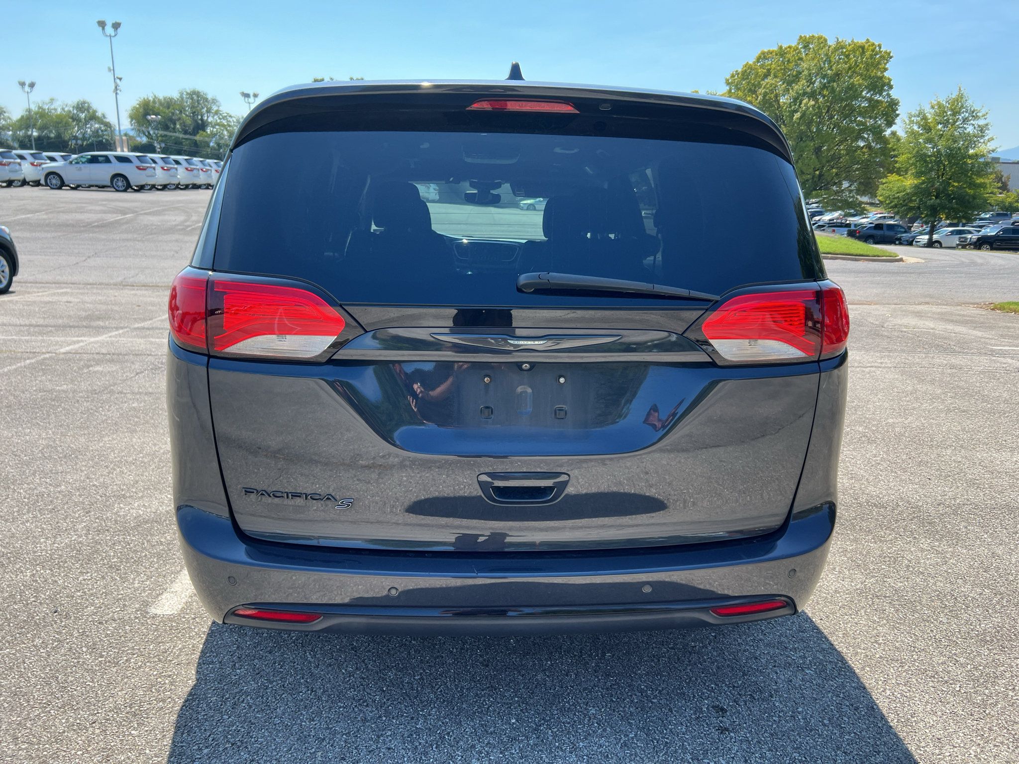 Used 2019 Chrysler Pacifica Touring Plus w/ S Appearance Package FWD image 4