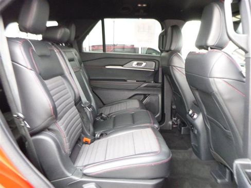 Used 2025 Ford Explorer ST-Line w/ ST-Line Street Pack AWD/4WD image 11