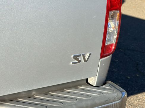 Used 2014 Nissan Frontier SV image 19