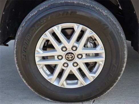 Used 2022 Toyota Tundra SR5 w/ SR5 Convenience Package image 9