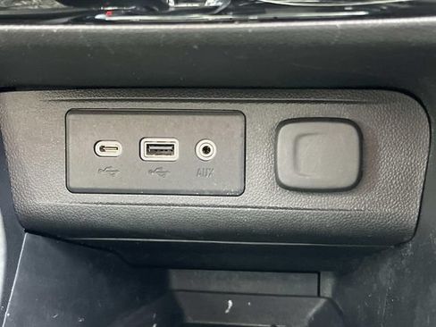 Certified 2021 Buick Encore GX Preferred w/ Sport Touring Package FWD image 32