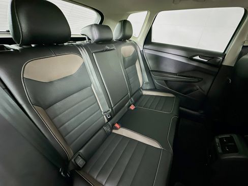 Used 2022 Volkswagen Taos SEL w/ Panoramic Sunroof Package image 27