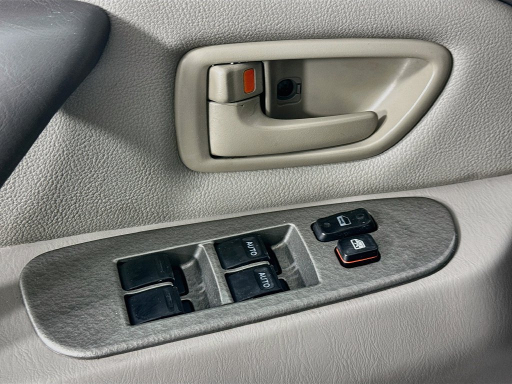 Used 2001 Toyota Sequoia Limited RWD image 19