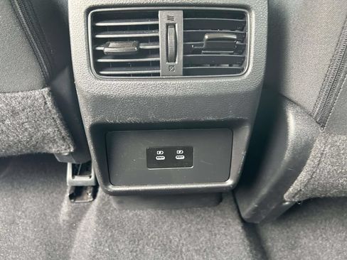 Used 2025 Nissan Rogue SV AWD/4WD image 13