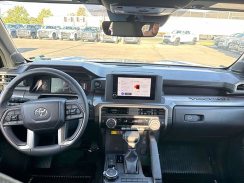 Used 2025 Toyota Tacoma SR5 AWD/4WD image 14