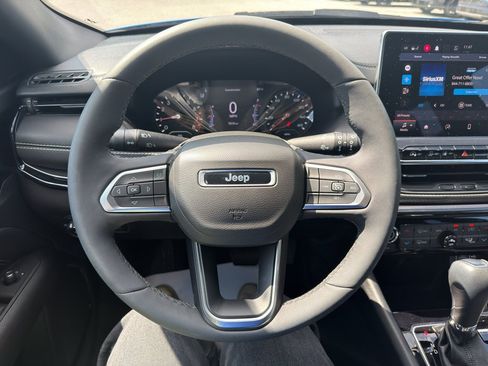 Used 2023 Jeep Compass Latitude w/ Convenience Group AWD/4WD image 10