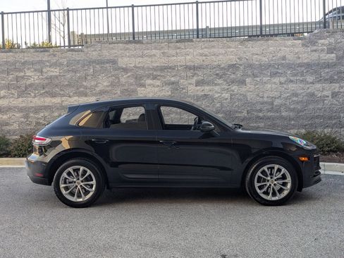 Certified 2025 Porsche Macan AWD/4WD image 8