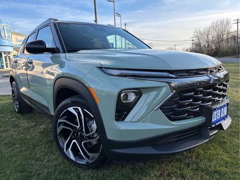 Used 2024 Chevrolet TrailBlazer RS w/ Convenience Package image 2