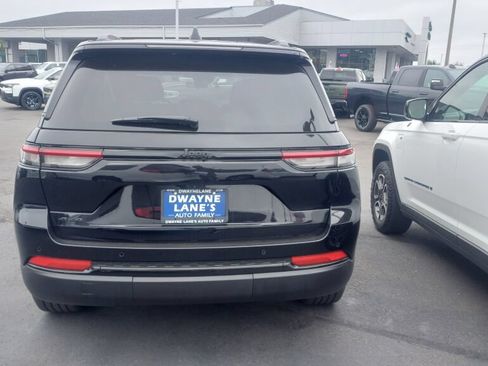 Used 2025 Jeep Grand Cherokee Altitude AWD/4WD image 3