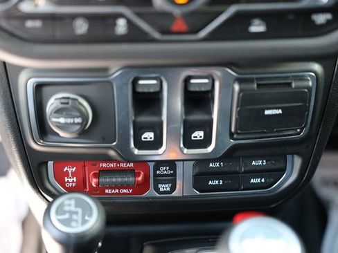 Used 2025 Jeep Wrangler Rubicon w/ Convenience Group AWD/4WD image 25