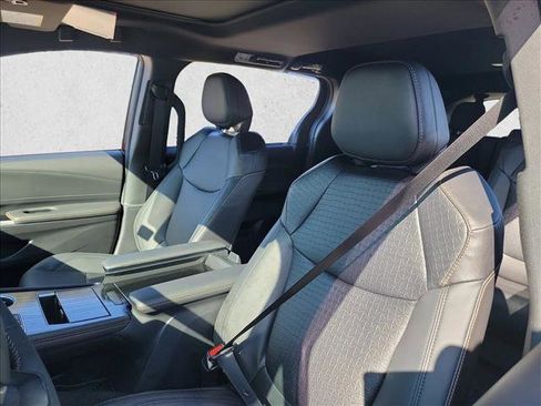 Used 2025 Toyota Sienna XLE Woodland Edition image 13