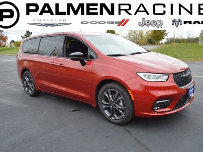 New 2026 Chrysler Pacifica Select
