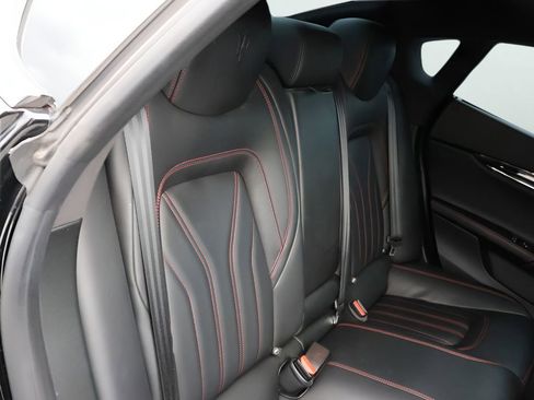 Used 2018 Maserati Quattroporte S Q4 AWD/4WD image 14