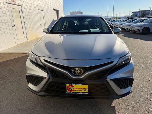 Used 2022 Toyota Camry SE image 9
