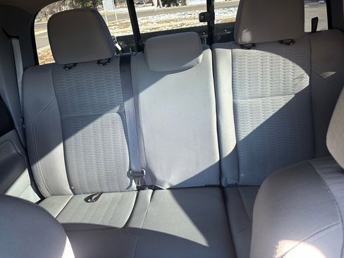 Used 2015 Toyota Tacoma 4x4 Double Cab w/ TRD Off-Road Package image 17