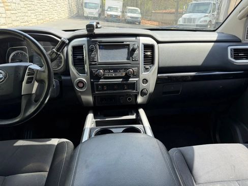 Used 2017 Nissan Titan SV RWD image 17