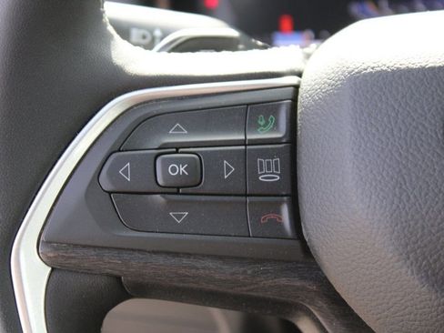 Used 2025 Jeep Grand Cherokee Limited image 14