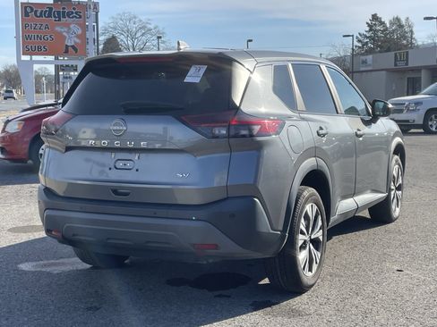 Used 2023 Nissan Rogue SV image 3