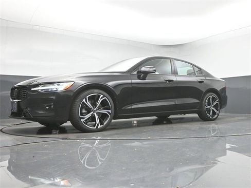 Used 2024 Volvo S60 B5 Plus image 37