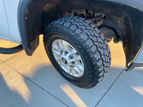 Used 2020 Chevrolet Silverado 2500 LT w/ Convenience Package image 12